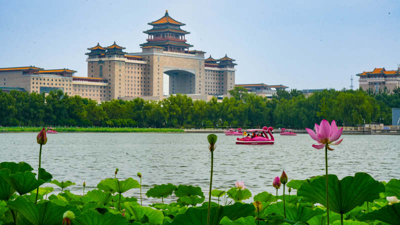 北京莲花池公园和北京西客站图片