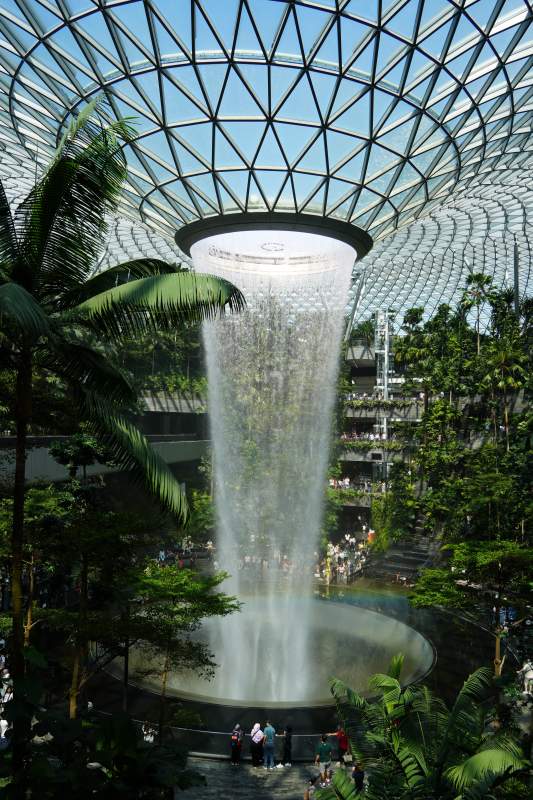 室内瀑布与热带植物园--新加坡图片