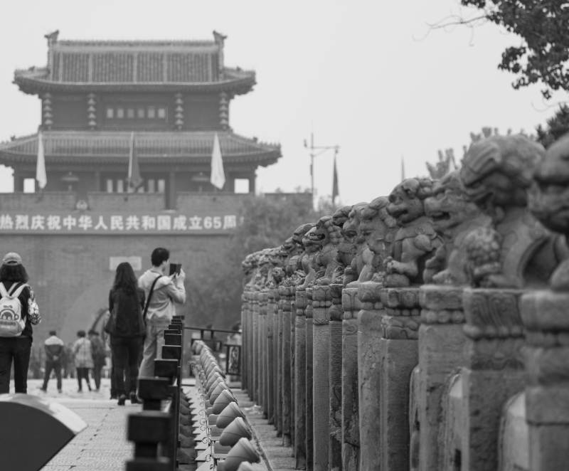 北京卢沟桥与城楼远景图片