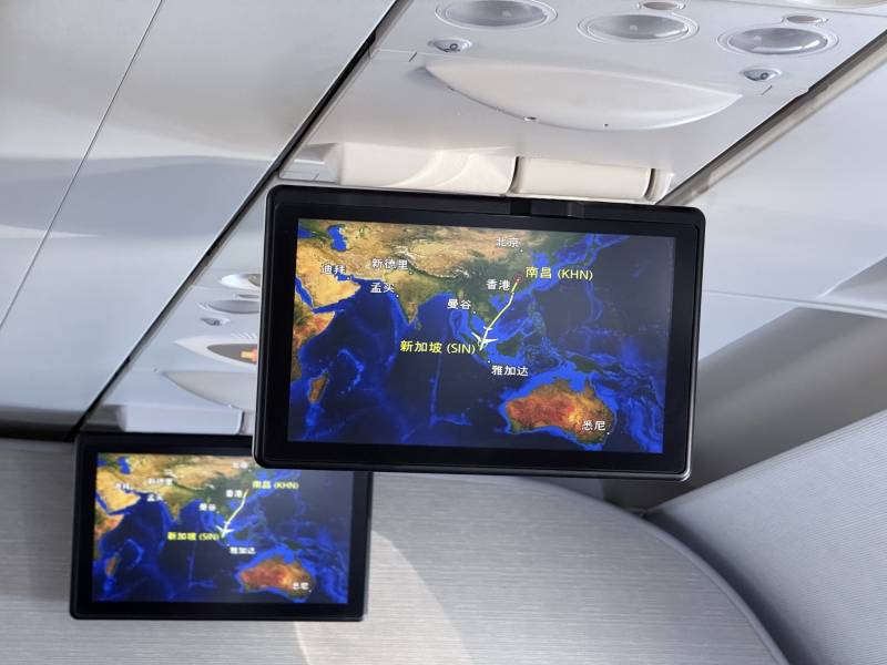 飞机内显示屏显示飞行路线图片
