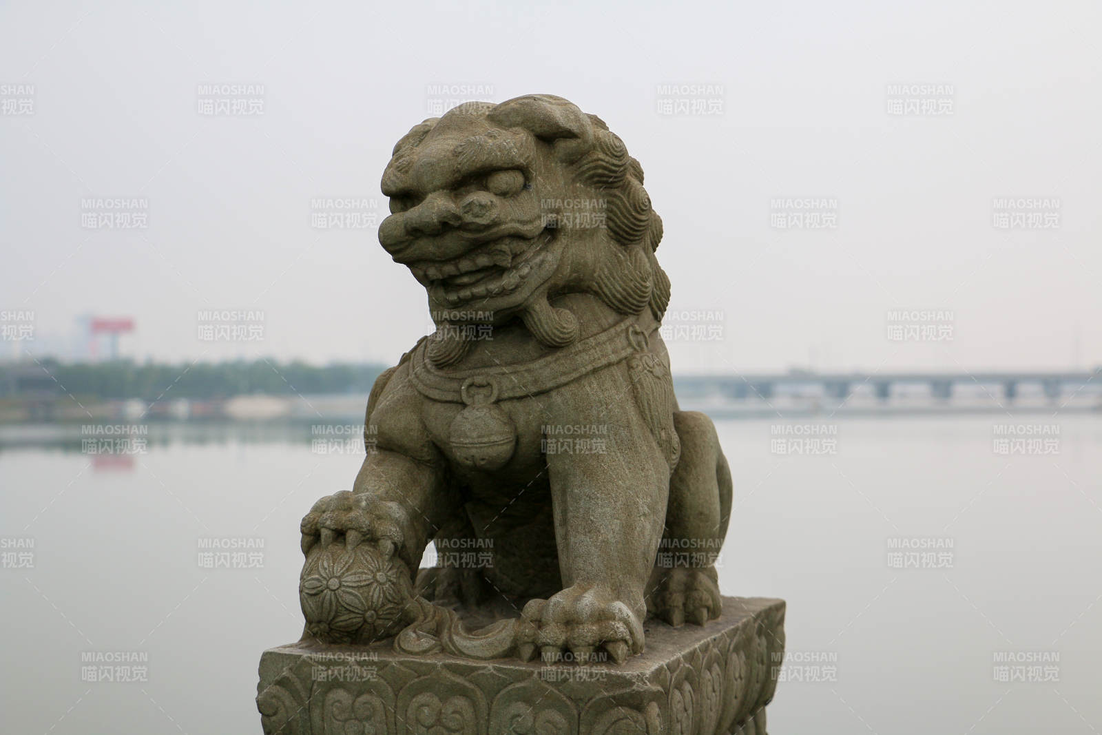 石狮子守护卢沟桥图片