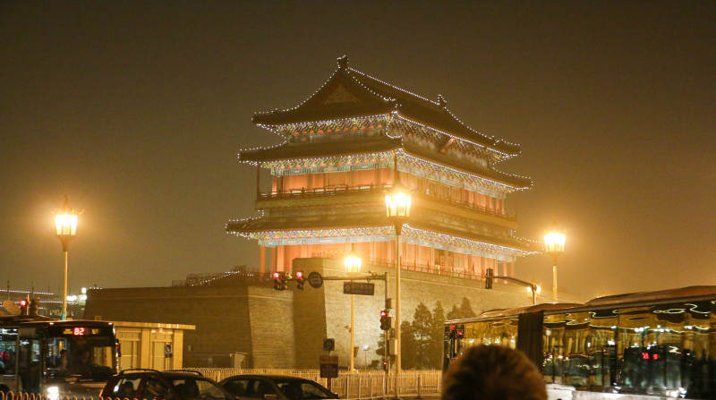 夜幕下的北京正阳门古城楼灯火辉煌图片