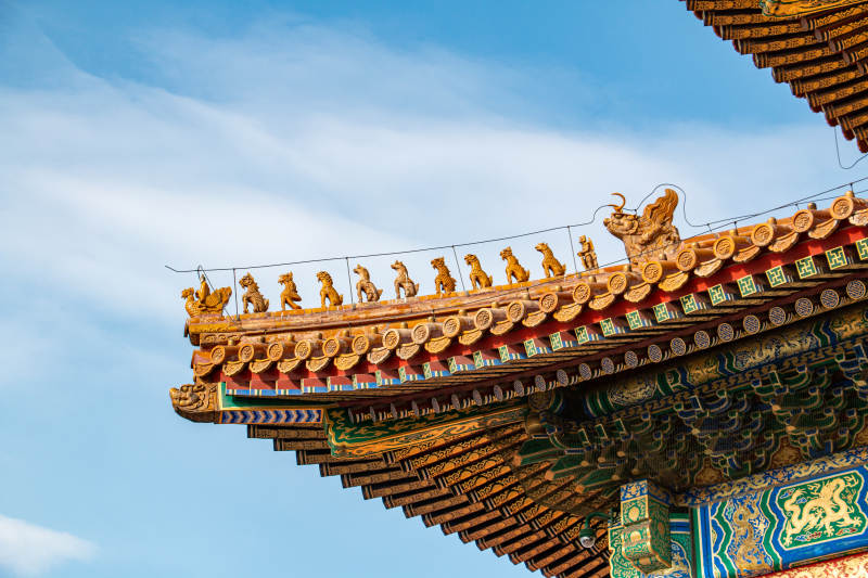 故宫飞檐上的金色装饰图片