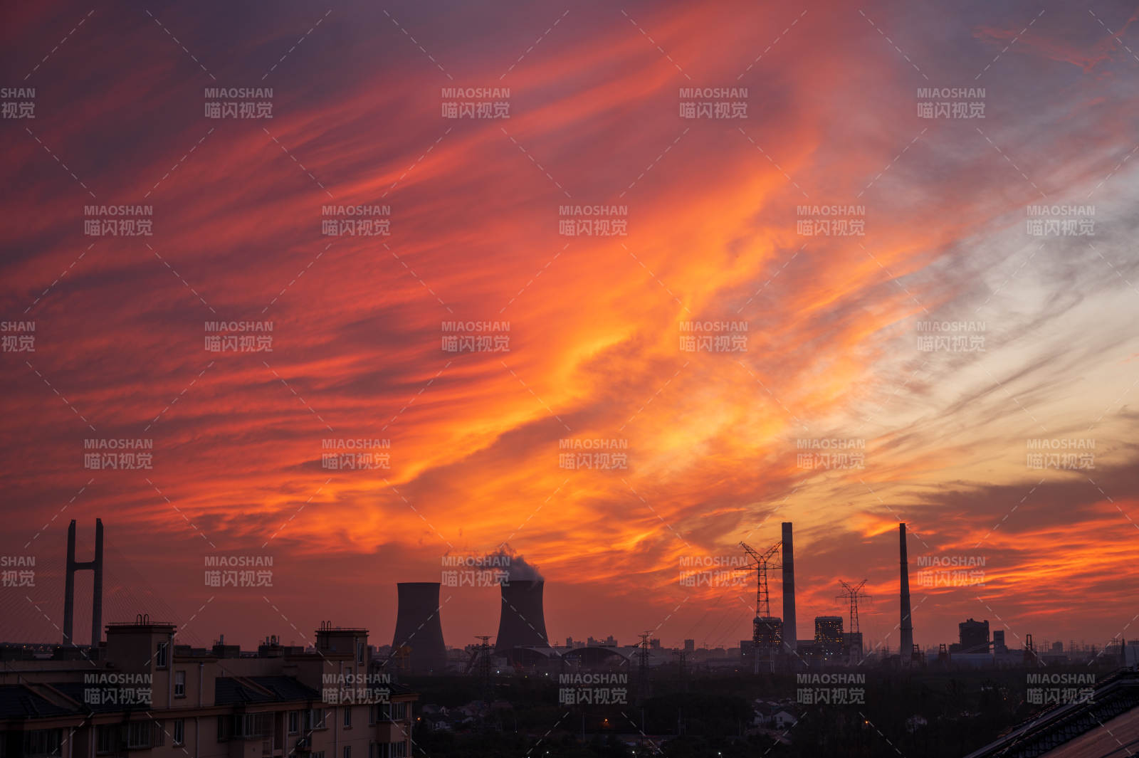工业区的夕阳美景图片