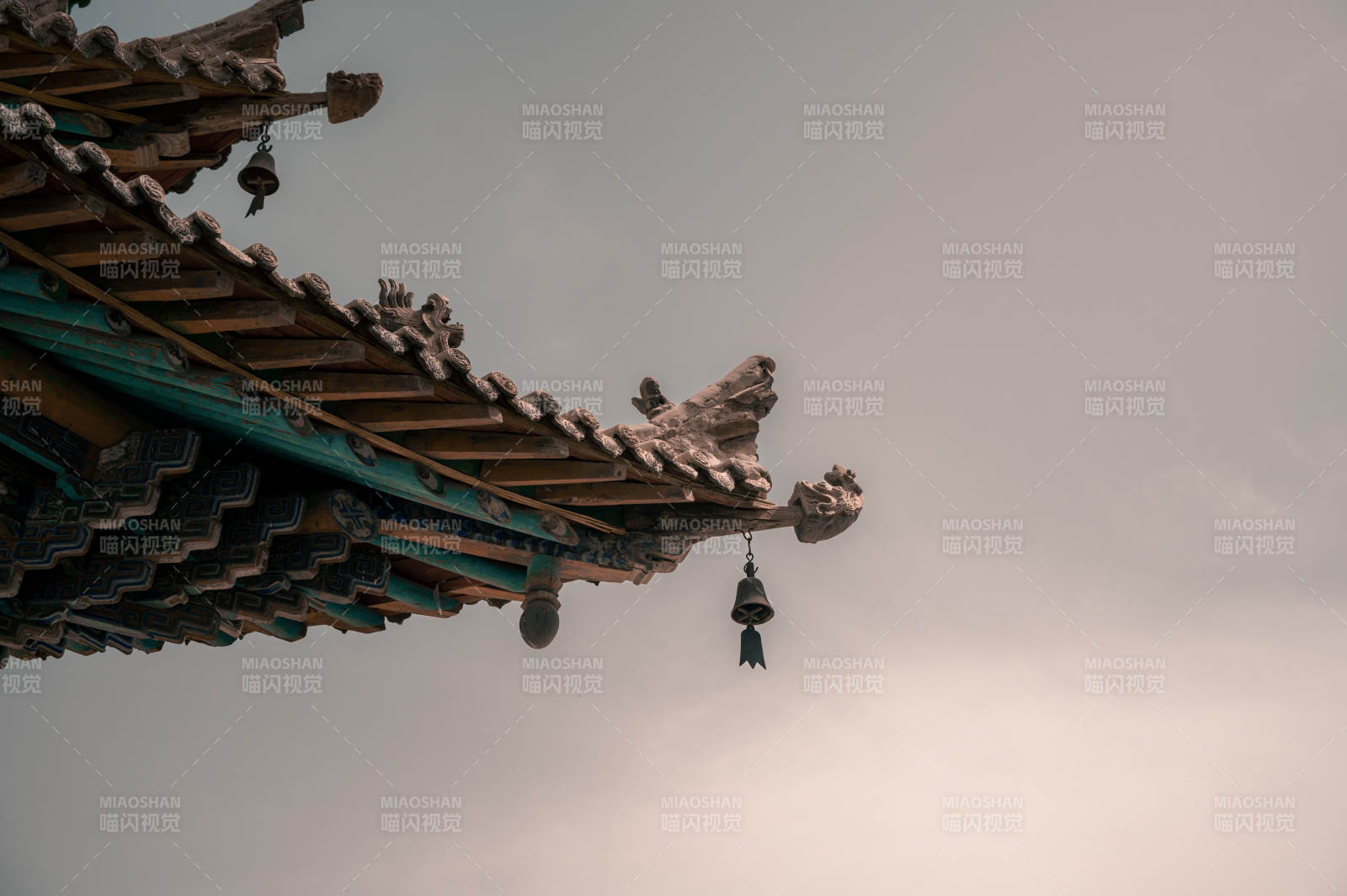 古寺飞檐铃声悠扬图片