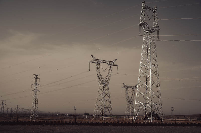 高压电塔与电线网景图片