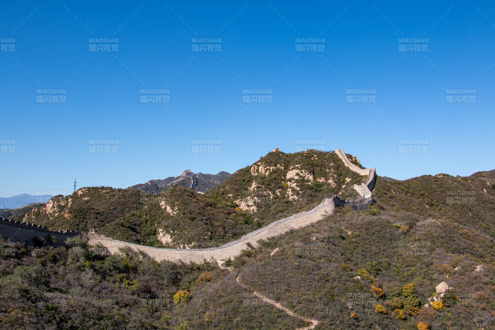 长城蜿蜒山间秋景美图片