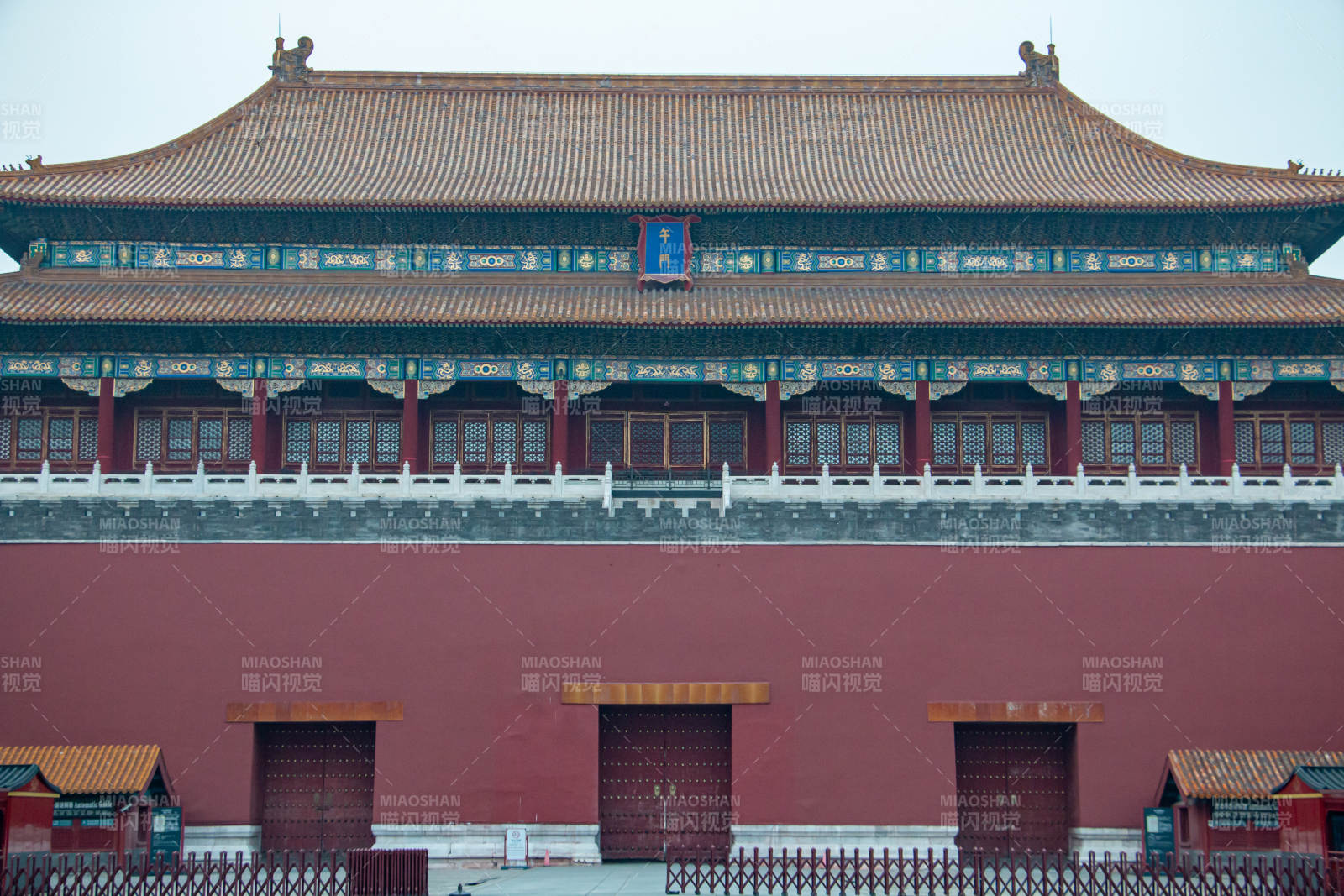 故宫红墙飞檐建筑图片