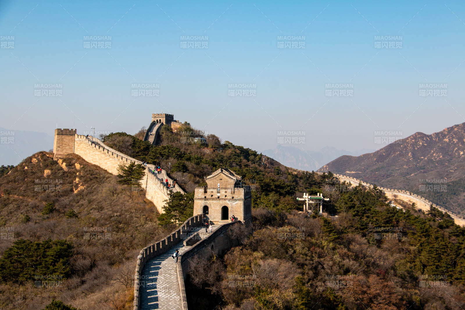长城蜿蜒山间景色壮丽图片