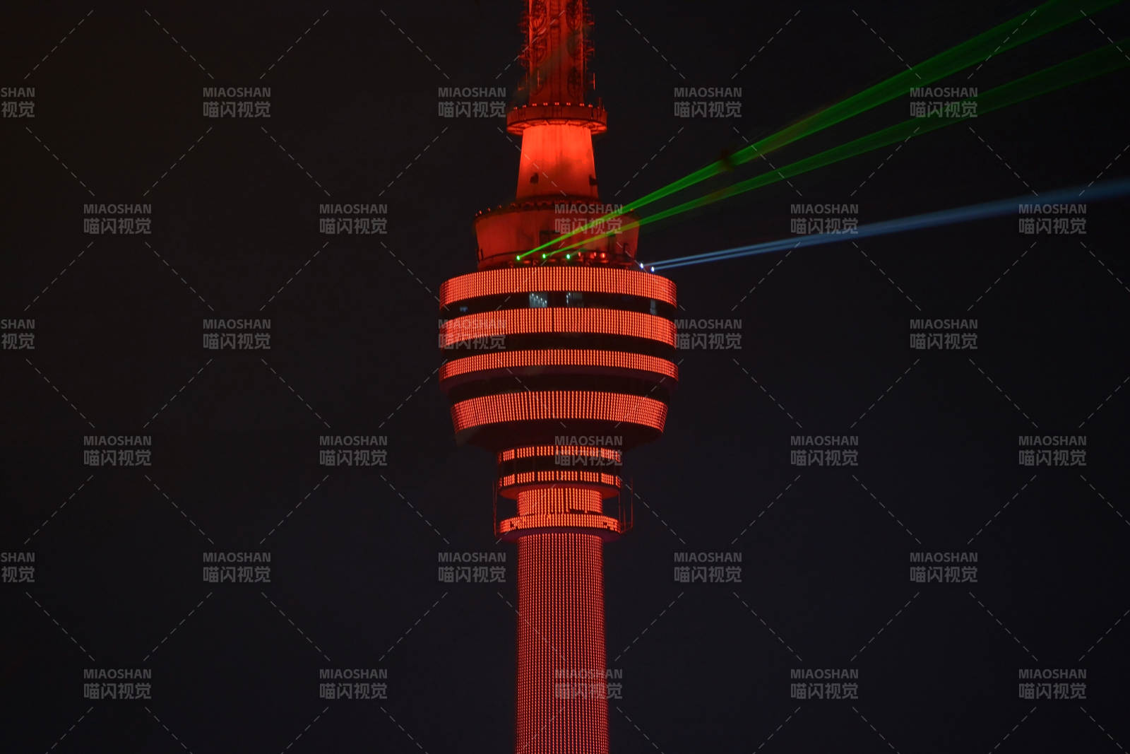 武汉龟山电视塔灯光秀影图片