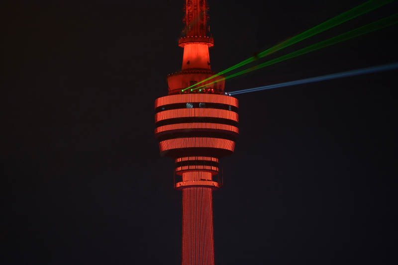 武汉龟山电视塔灯光秀影图片