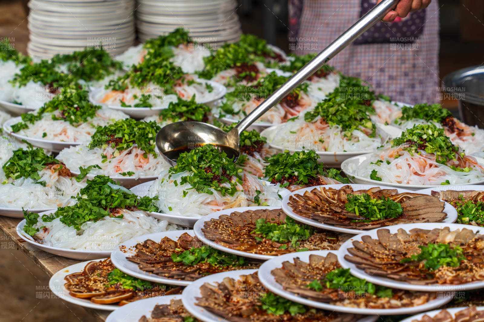 农村宴席特写图片