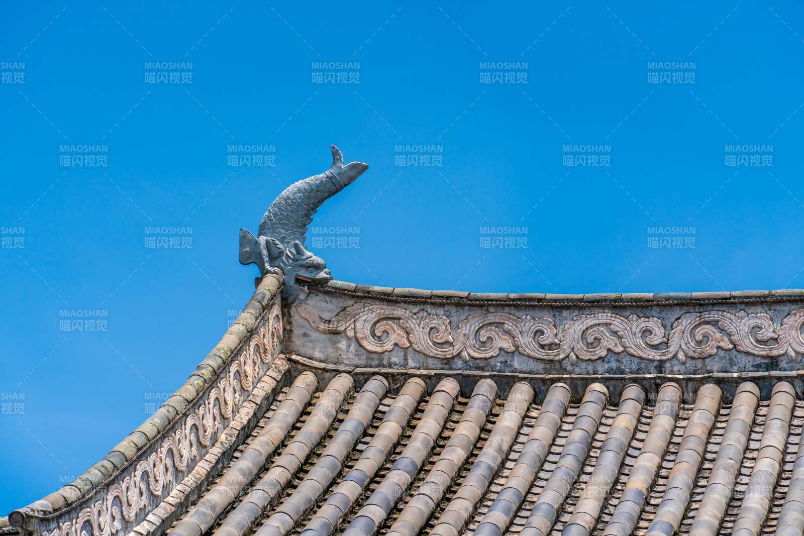 古建筑屋脊装饰特写图片