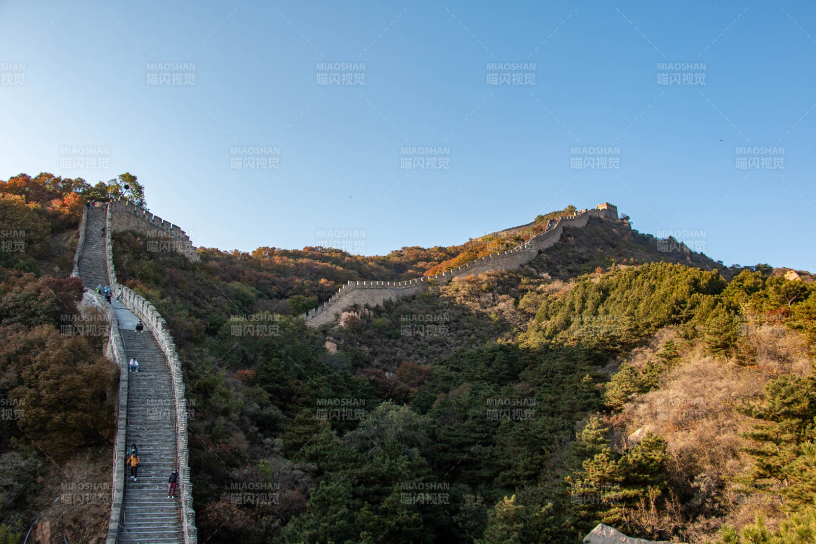 长城秋色 山林映衬图片