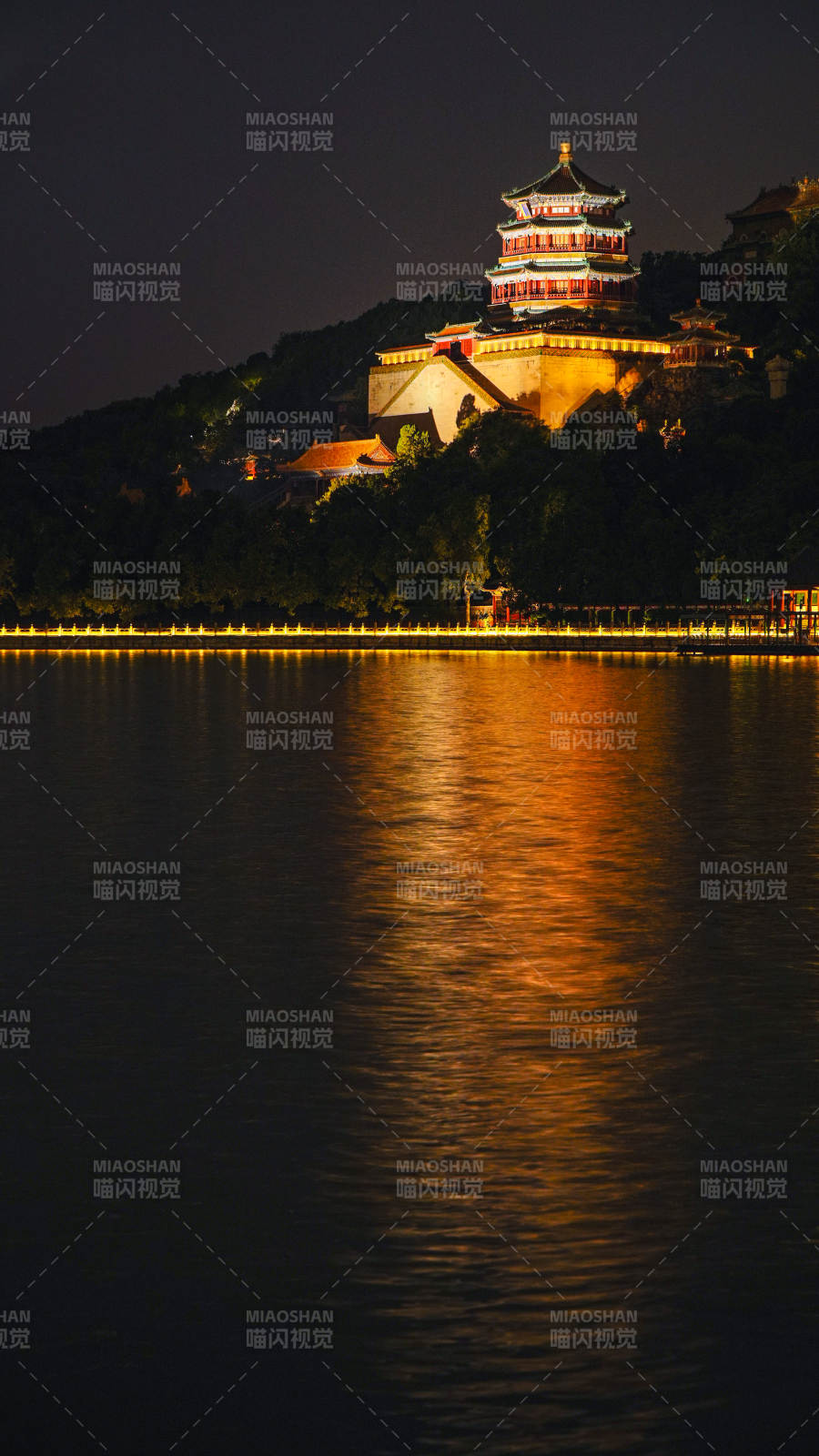 夜景中的颐和园图片