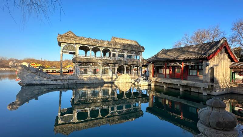 颐和园石舫倒影美景图片