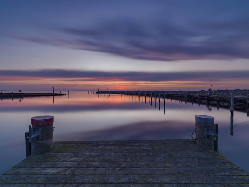 黄昏码头静谧时光图片
