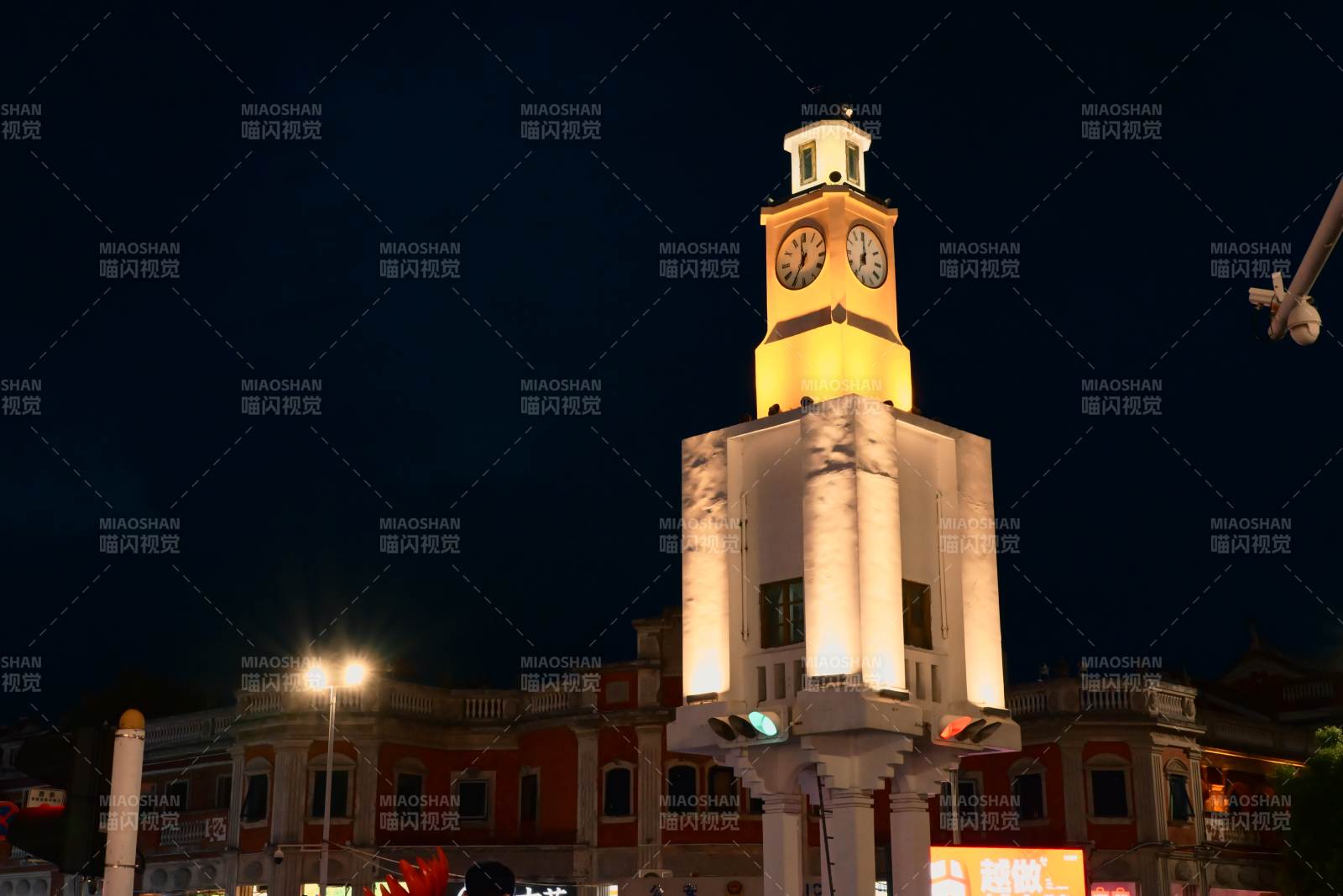 夜景中的泉州西街钟楼图片