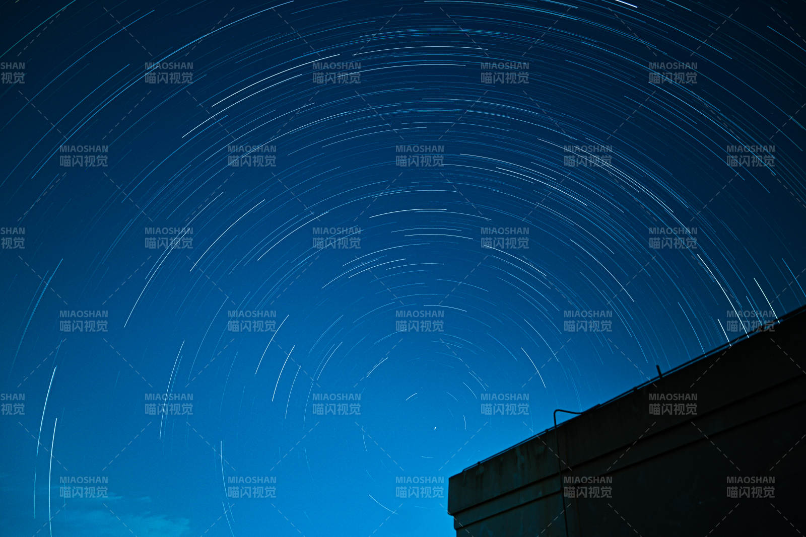 星空轨迹夜景图图片