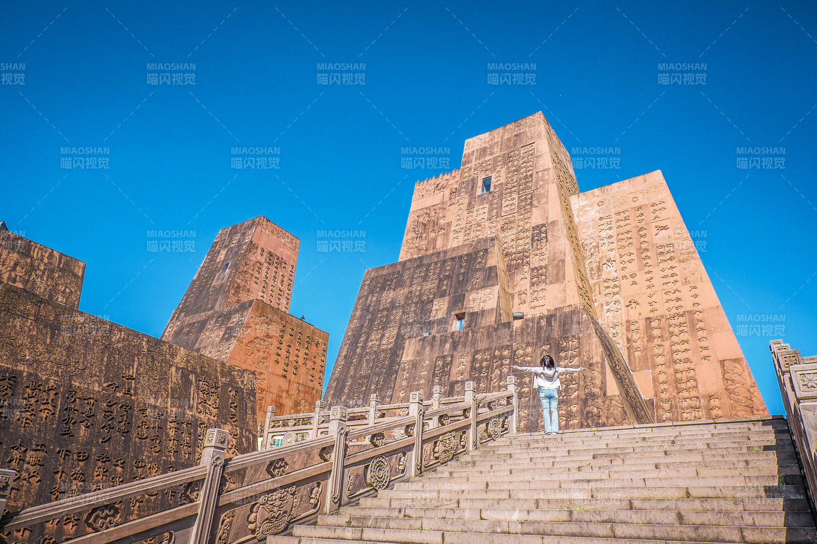 贵州海坪彝族风情小镇图片