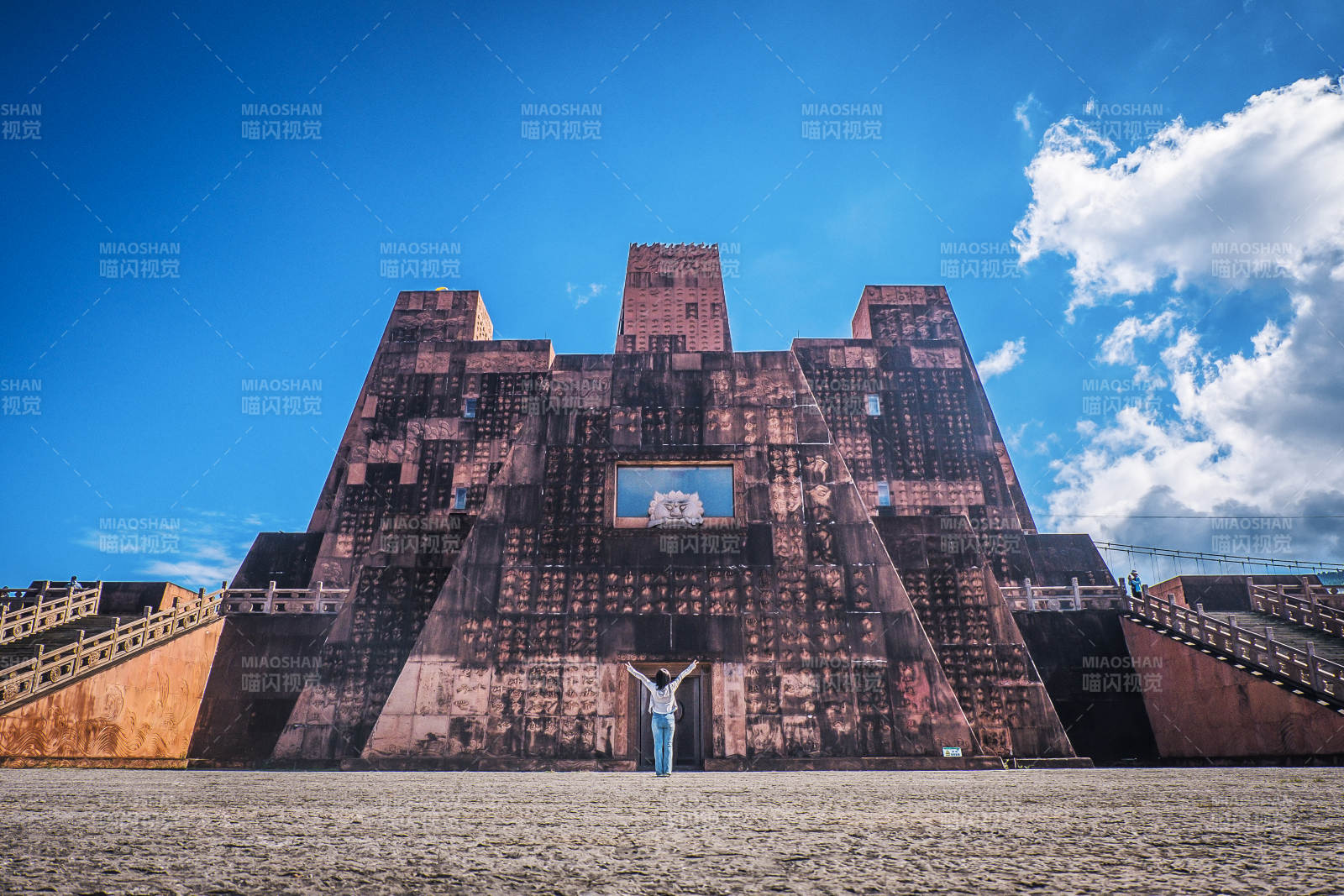 贵州海坪彝族风情小镇图片