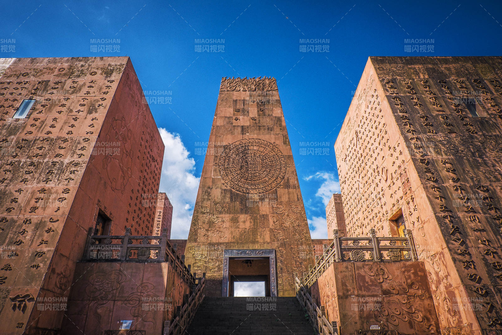 贵州海坪彝族风情小镇图片