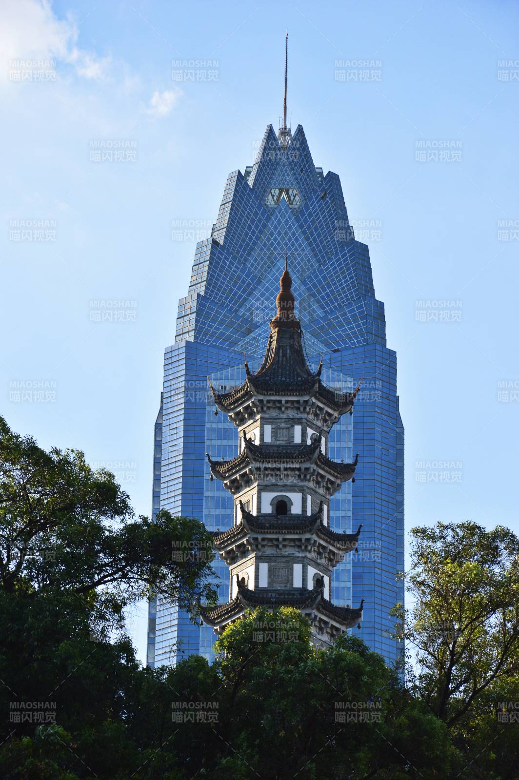 温州巽山塔与世贸中心古今同框图片