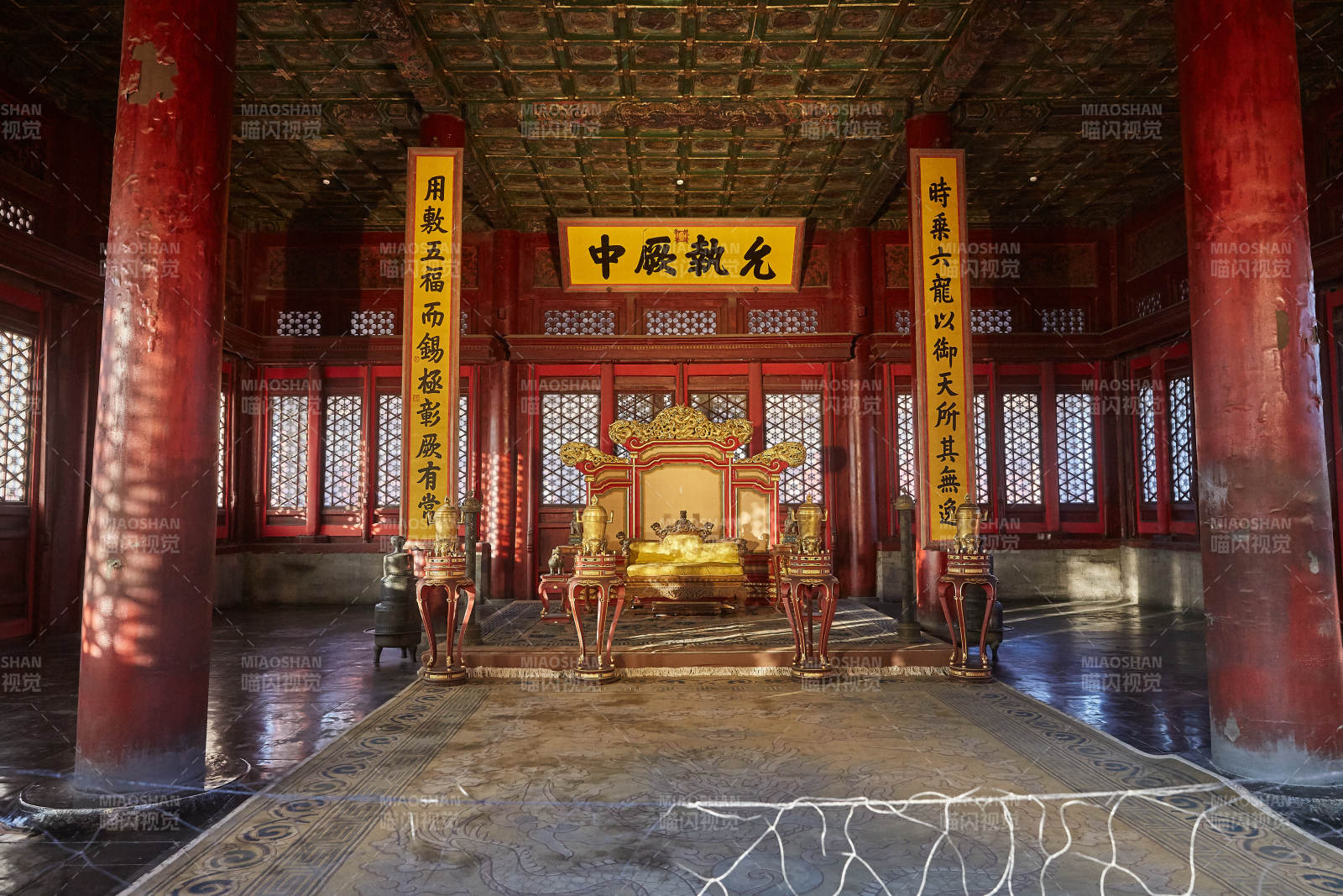 故宫中和殿内部景象图片