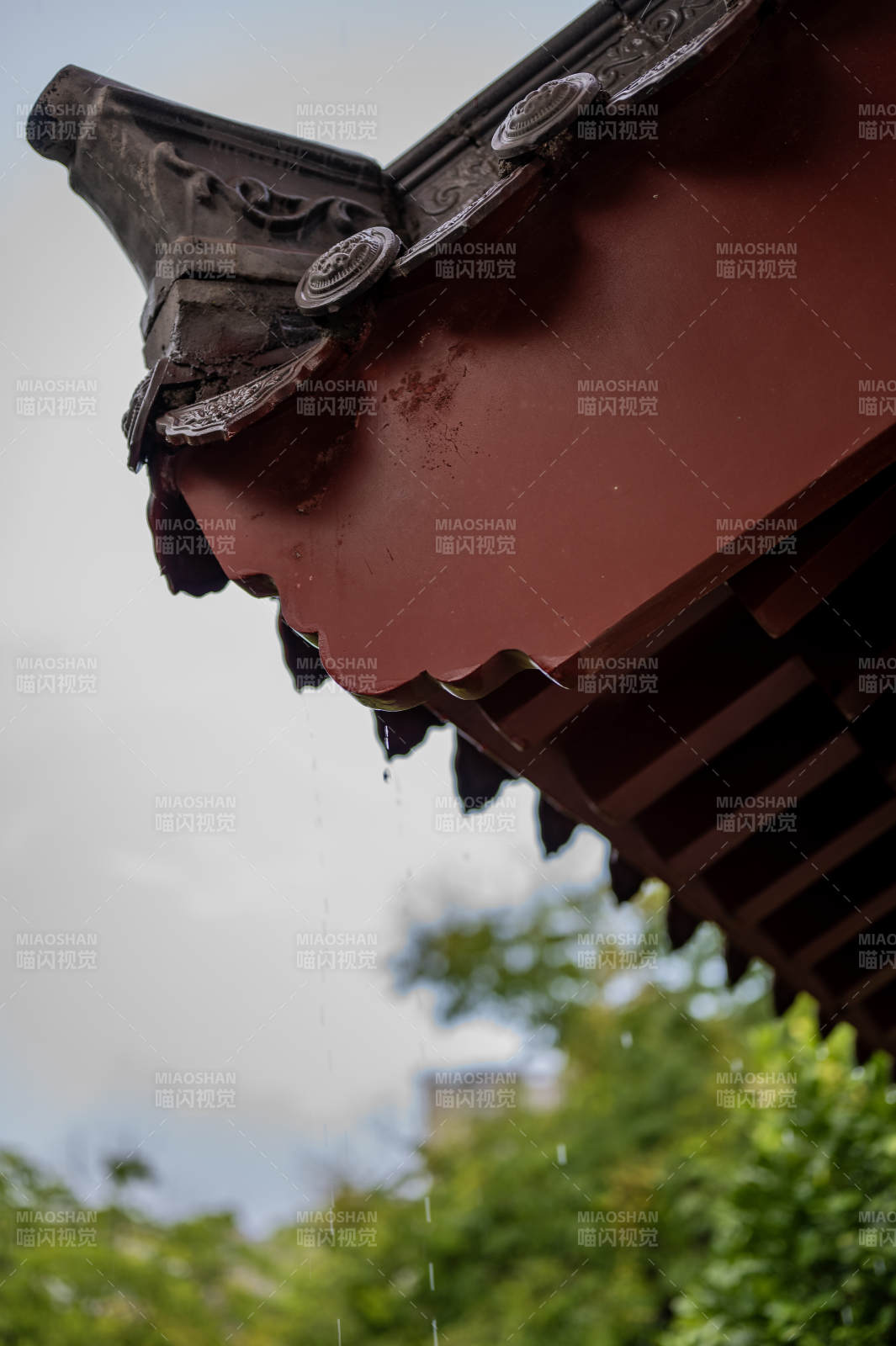 雨落古檐 静谧时光图片