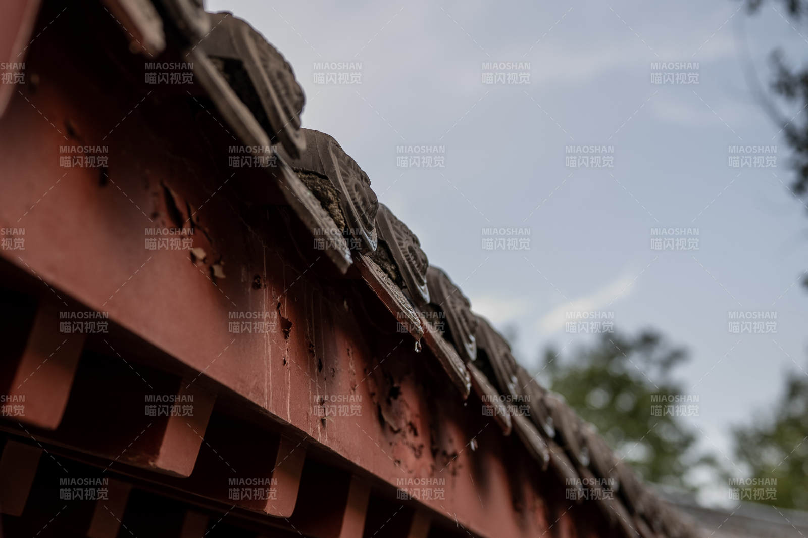 古建筑屋檐细节特写图片