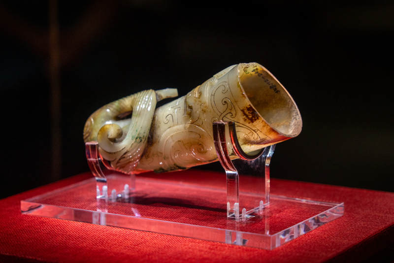 广州南越王博物馆西汉角形玉杯图片