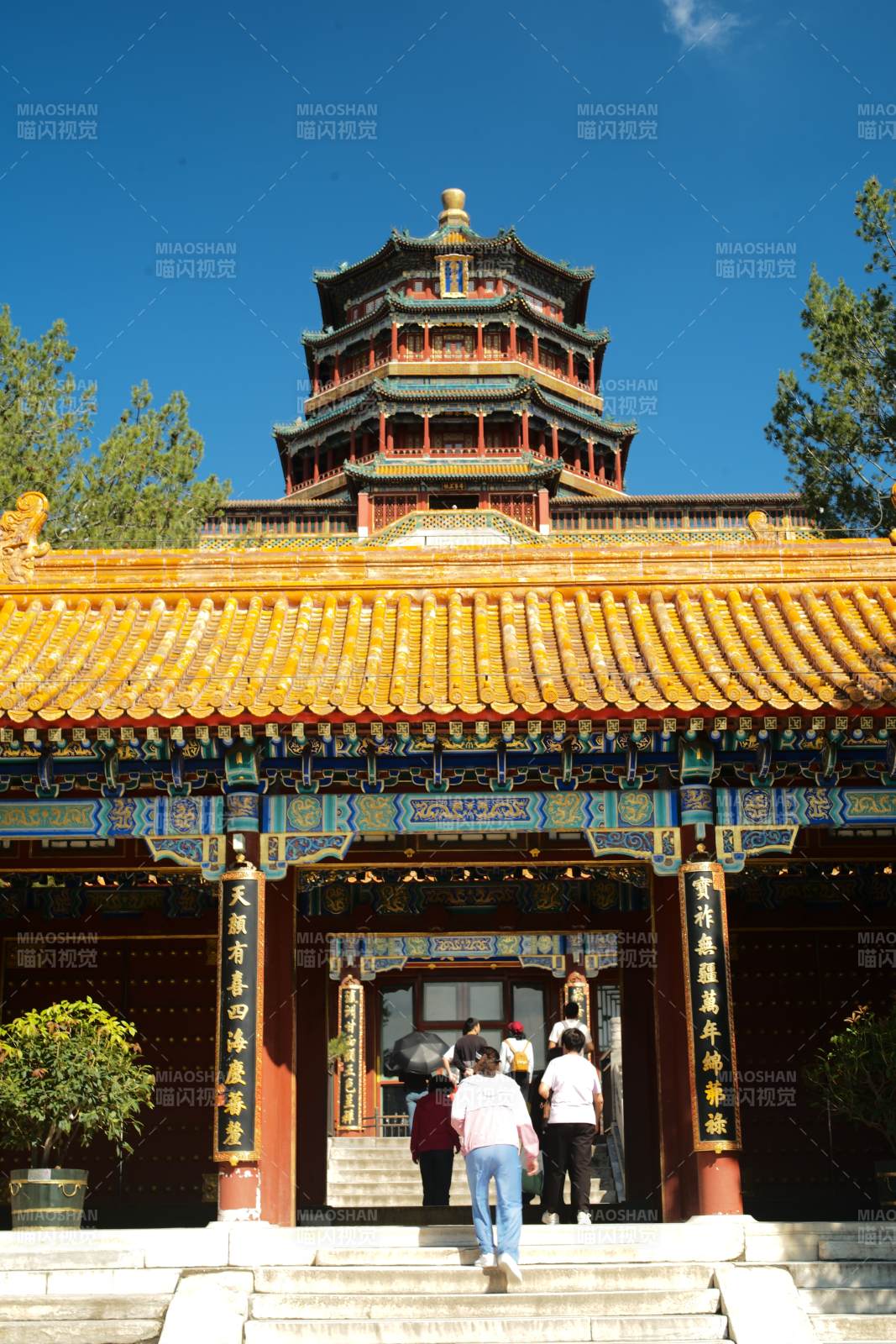 颐和园佛香阁前的建筑图片