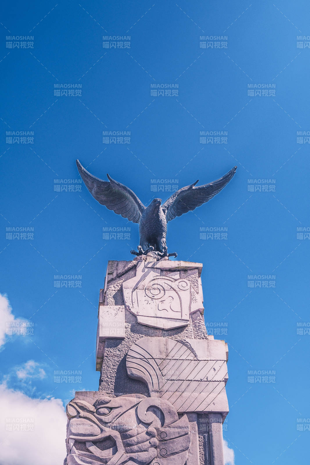 贵州龙宫风景区游客中心图片