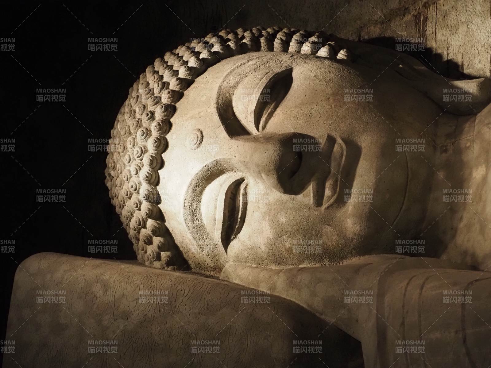 嵊州大佛寺卧佛面部特写图片