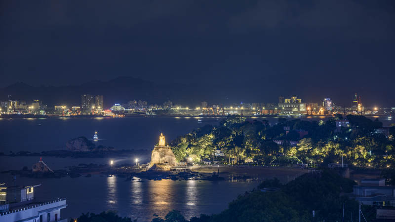 夜景海滨城市鼓浪屿灯火辉煌图片