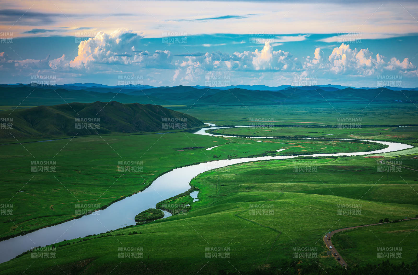 草原河流蜿蜒美景  额尔古纳河图片
