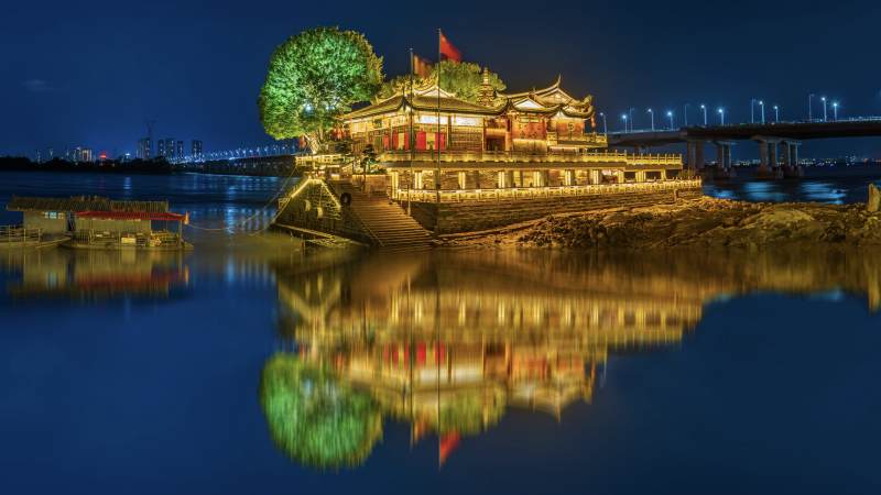 夜色中的福州金山寺倒影图片