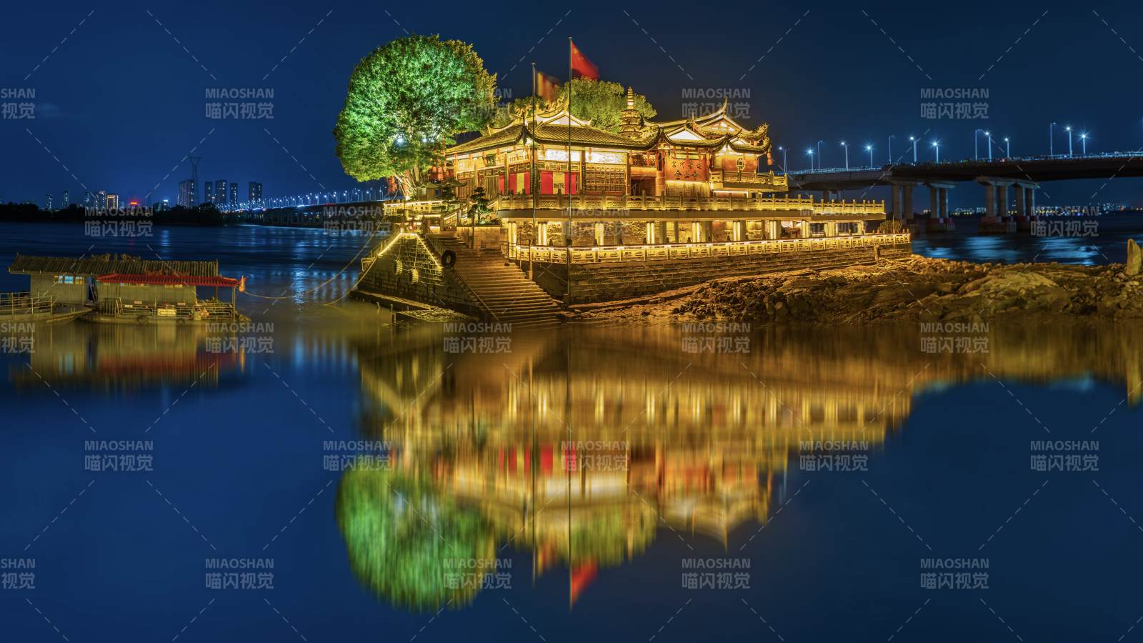 夜色中的福州金山寺倒影图片