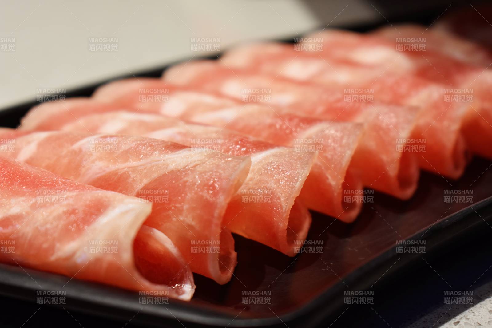 薄切牛肉卷特写图片