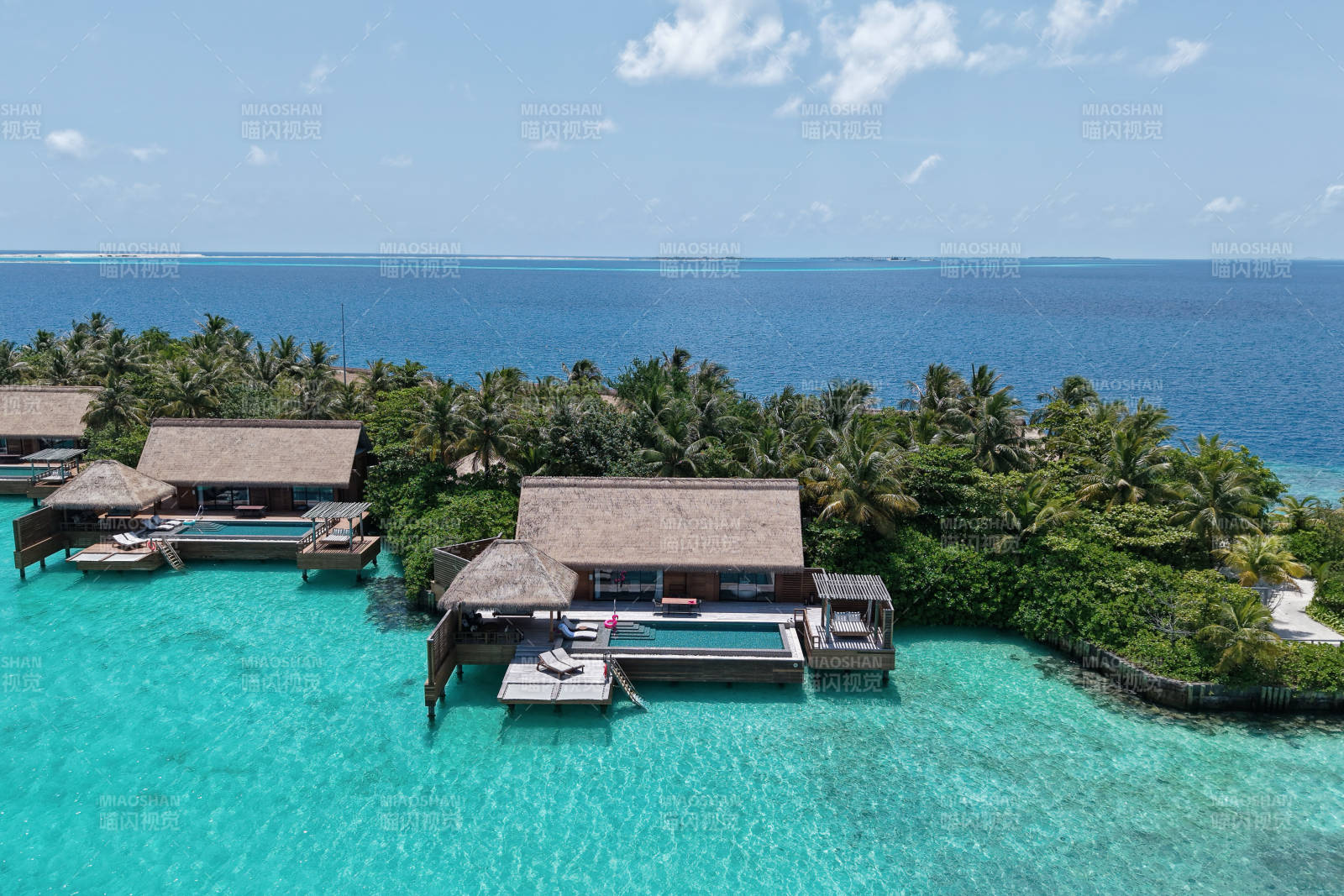 马尔代夫热带海岛度假村风光图片
