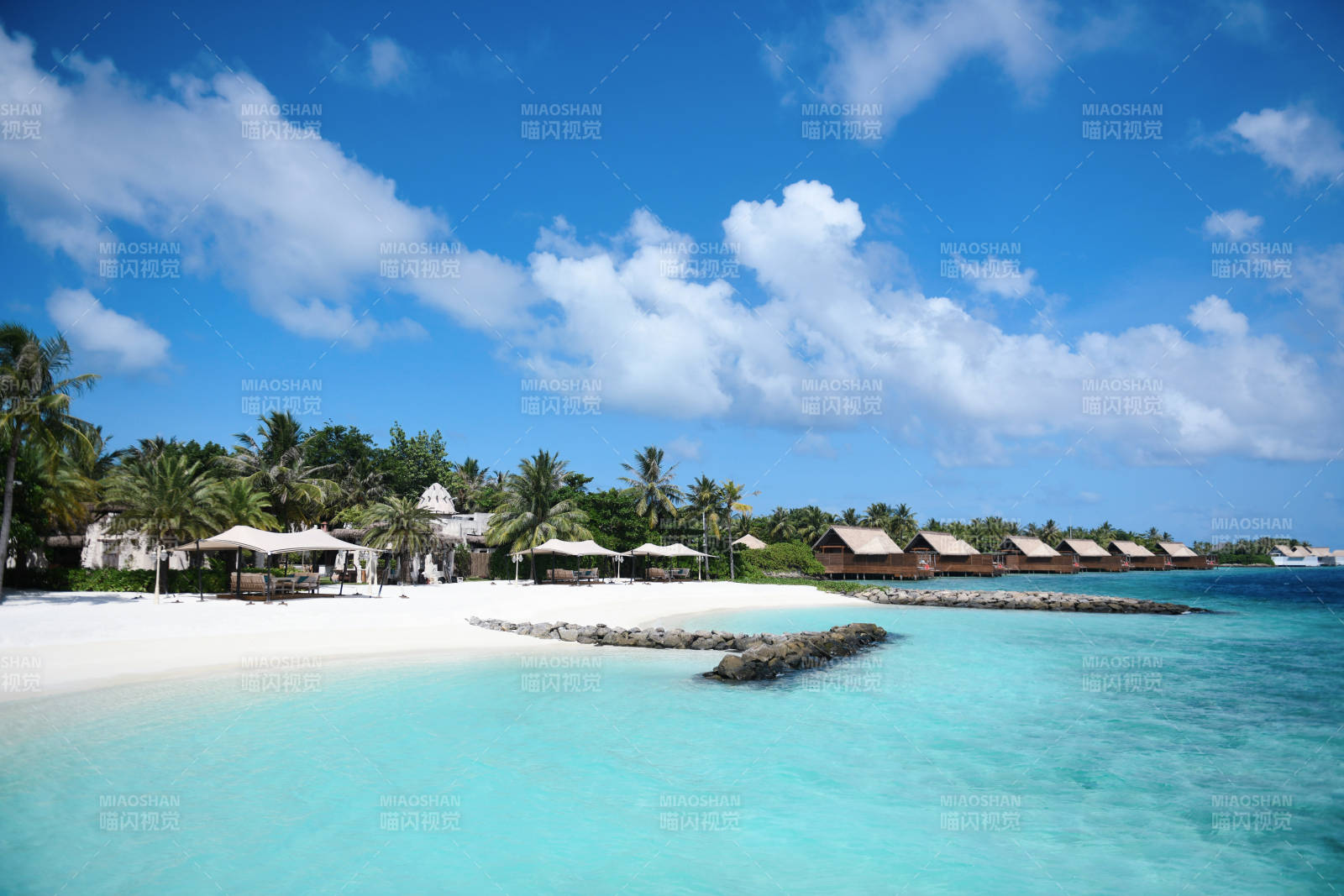马尔代夫热带海滩度假村风光图片