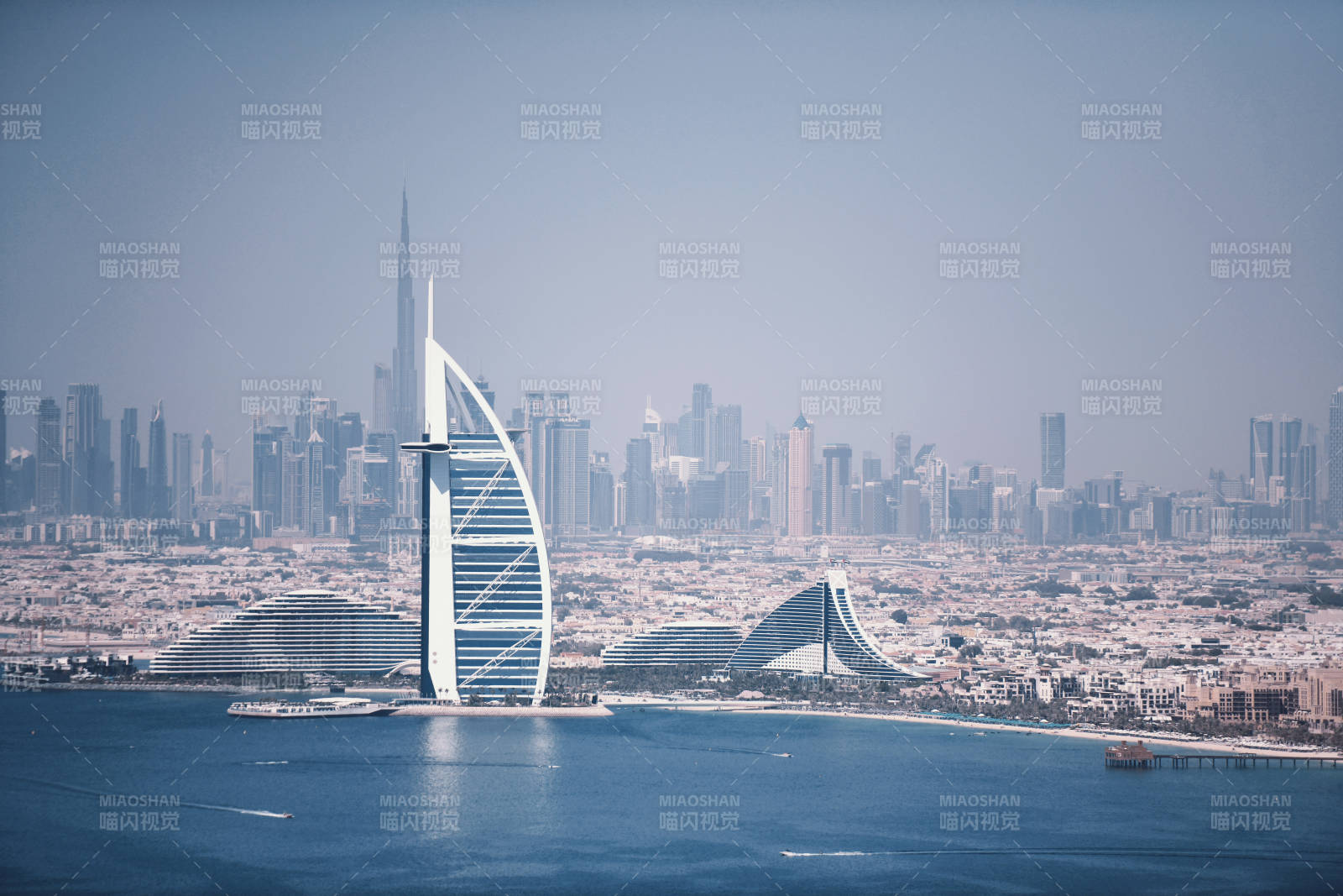 迪拜帆船酒店与天际线图片