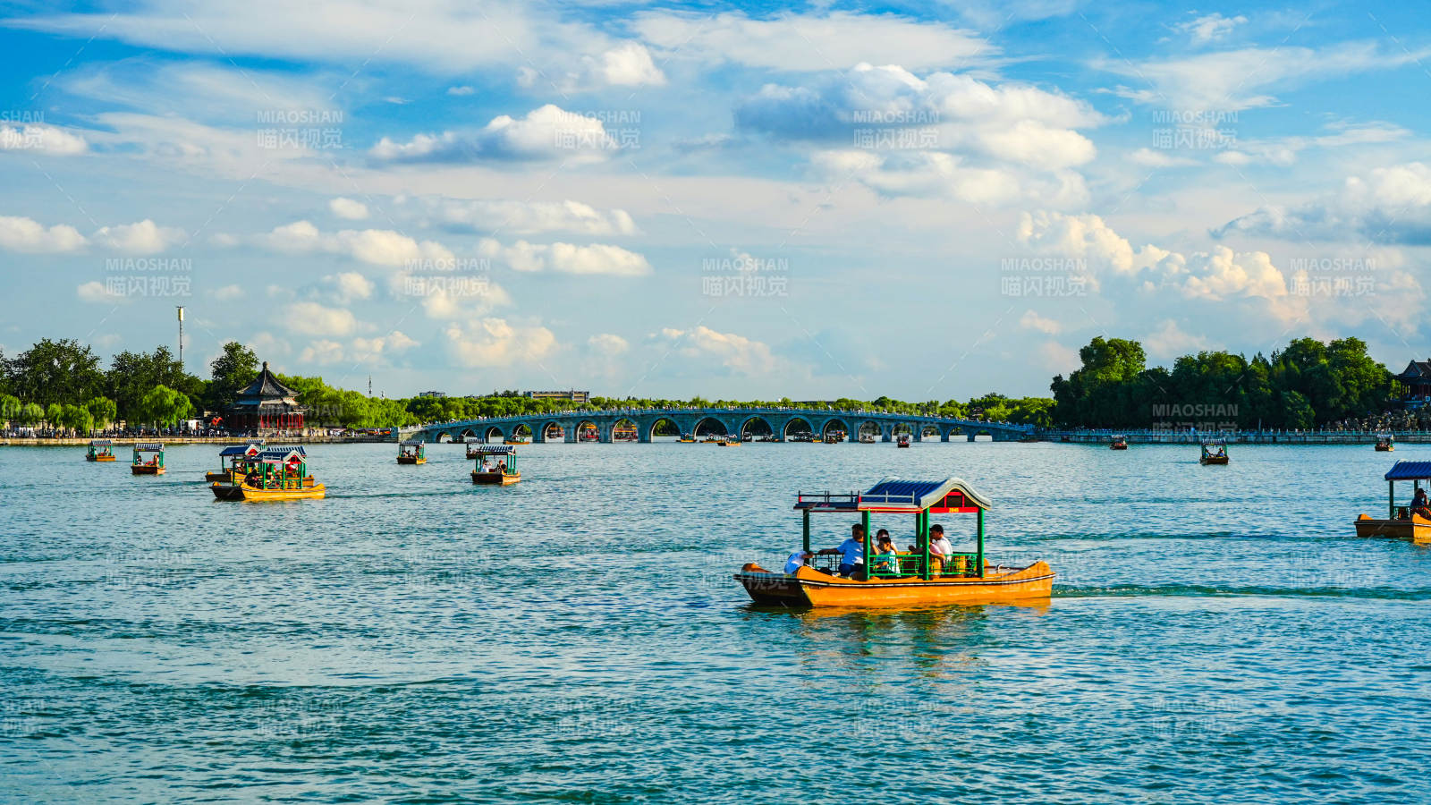 颐和园昆明湖游船风光图片