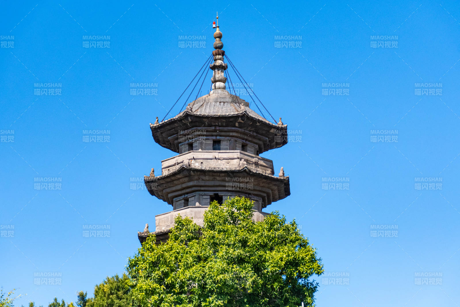 福州乌塔高耸入云天图片