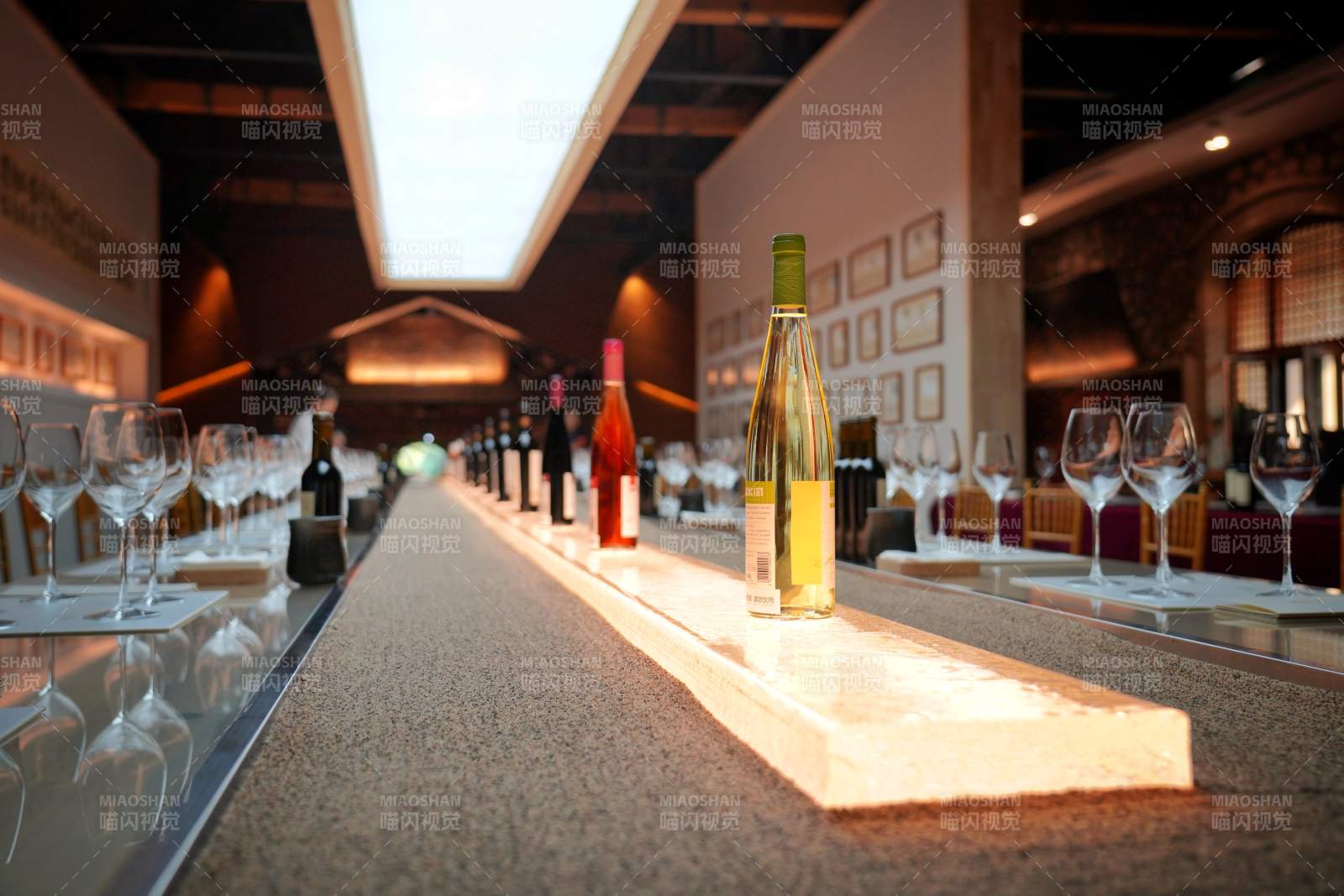 酒廊吧台展示区图片