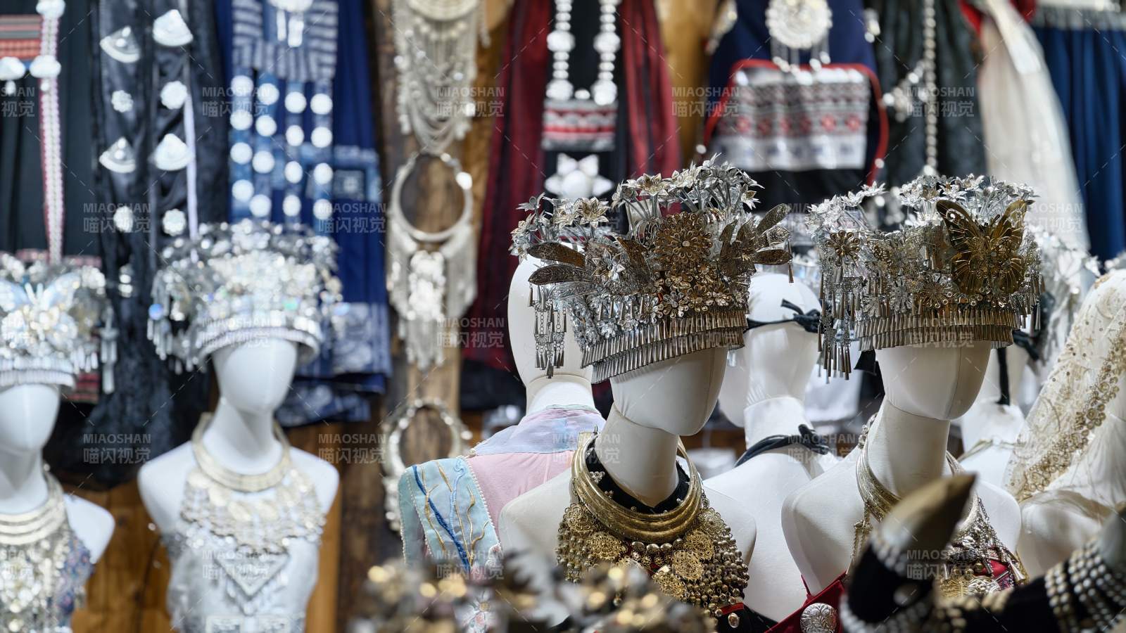 民族服饰展示图片