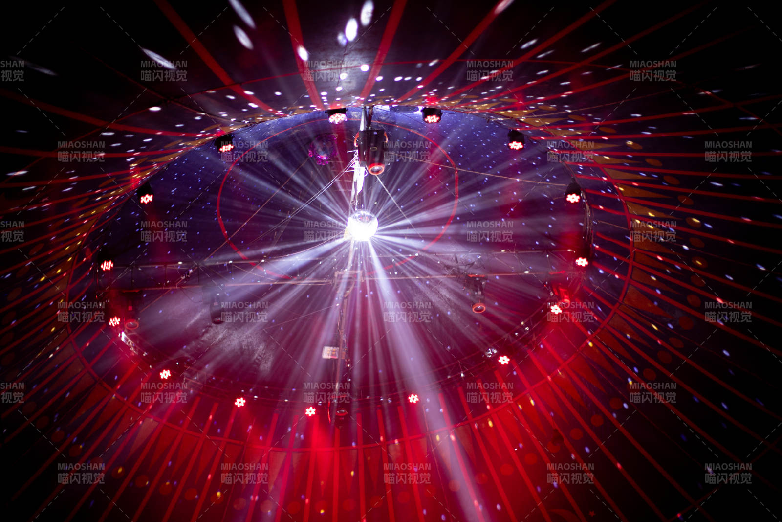 炫彩激光秀舞台效果图片