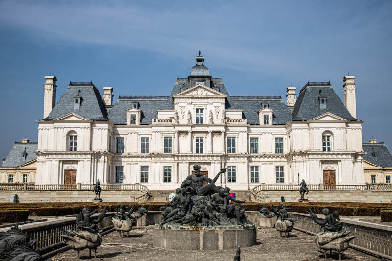 北京市昌平区拉菲特 古典宫殿与雕塑群景图片