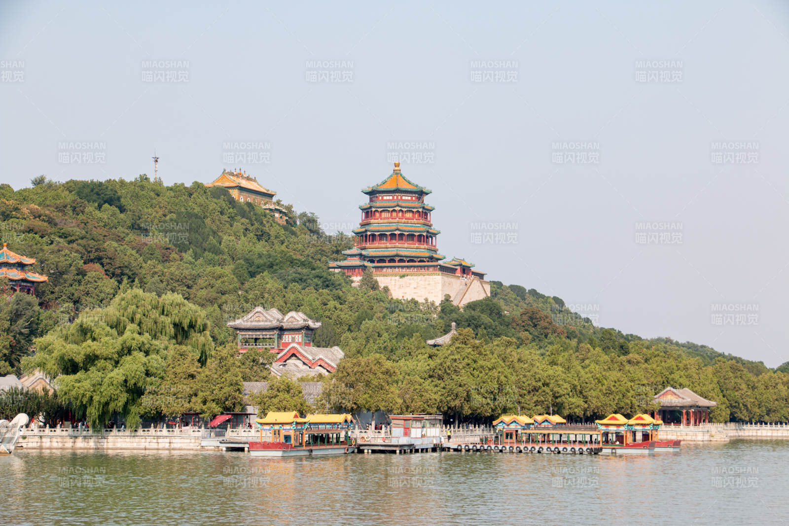颐和园湖畔风光图片