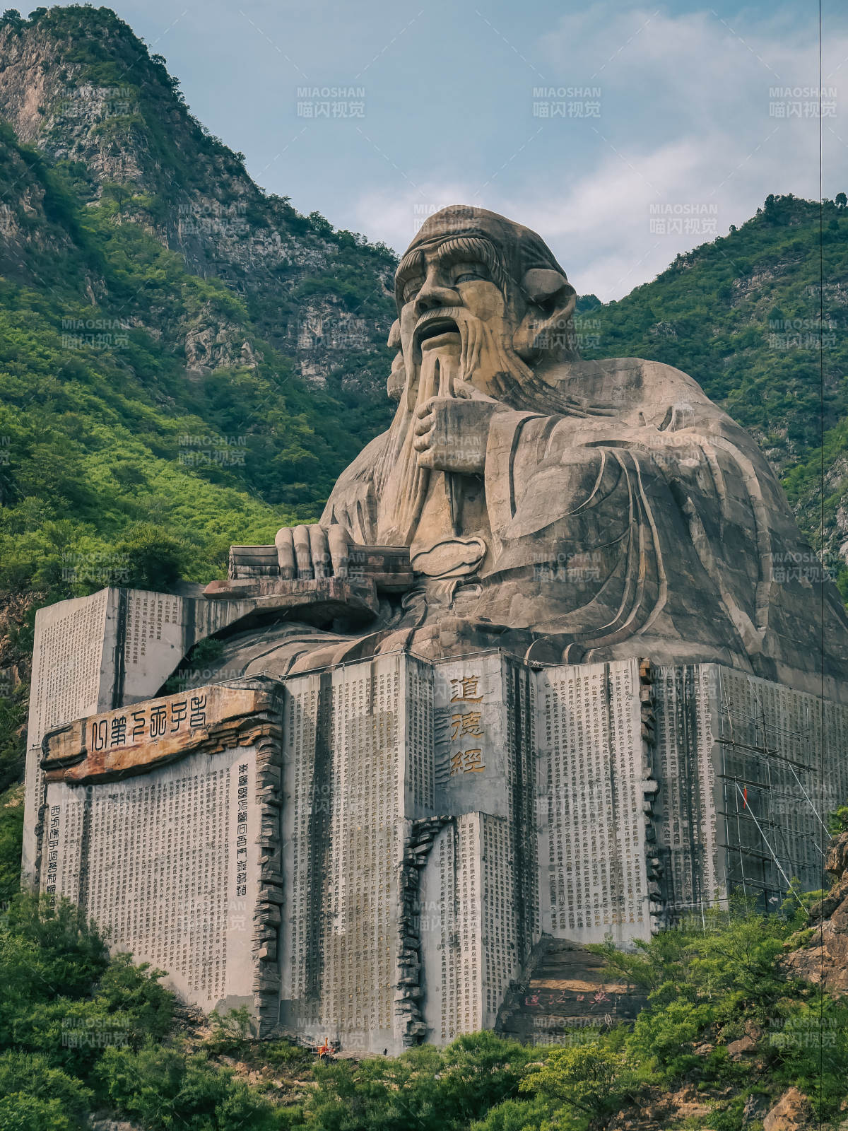  北京圣莲山的老子巨型雕像图片